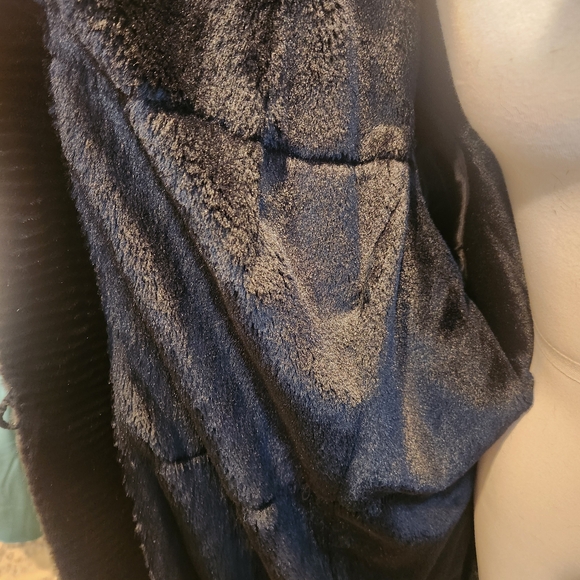 Gallery Woman Black Faux Fur Lined Coat - Picture 6 of 7